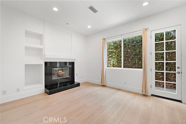 Building Photo - 265 Mesa Dr