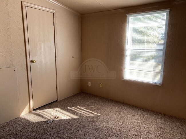 Building Photo - 3406 Valencia Dr