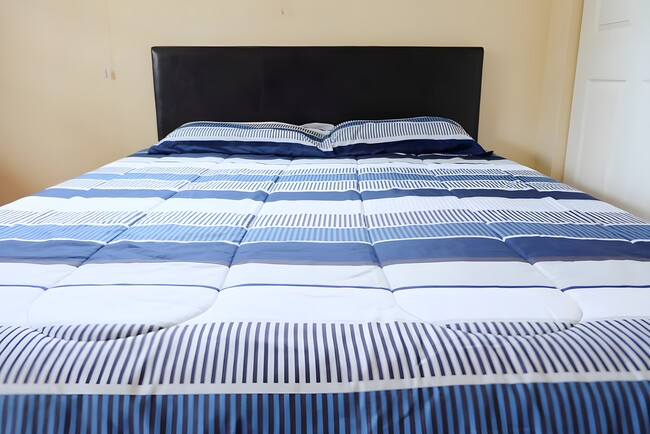 Building Photo - 5208 Heming Ave