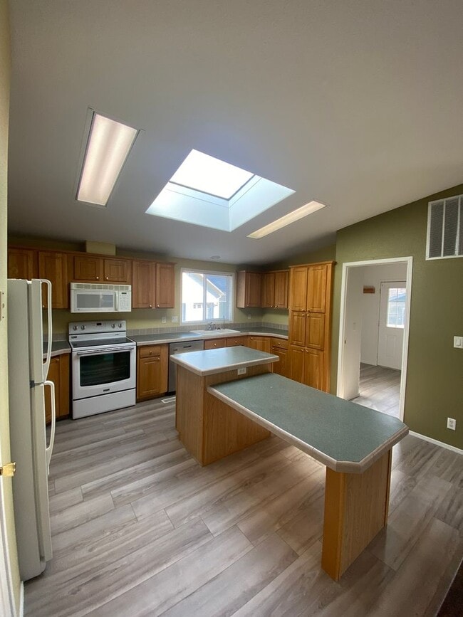 Building Photo - 3 Bedroom 2 bath Home in White Salmon