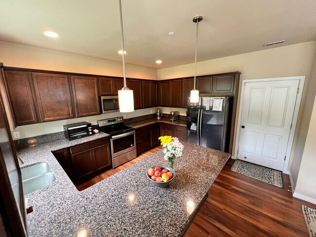 Building Photo - Spacious 3BR/2.5BA w/ Open Floor Plan, Fenced Yard, Office Nook & Garage