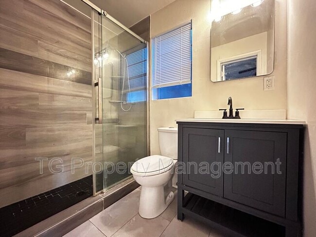 Building Photo - 2561 Rosselle St