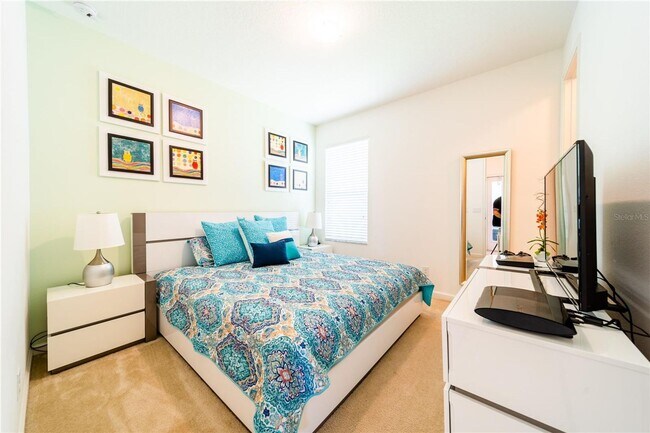 Building Photo - Modern 5-bed/4-bath pool home. FURNISHED