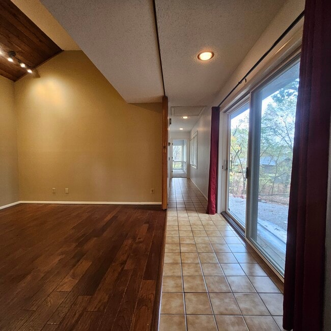Building Photo - 81 Kincardine Dr