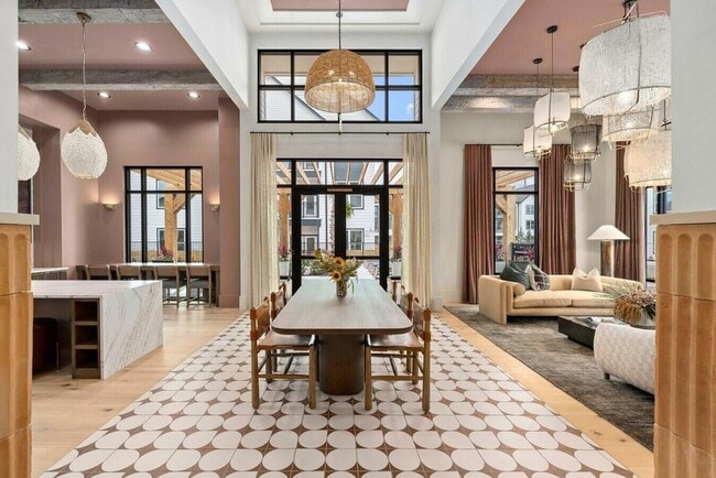 Building Photo - 3812 W Montague Ave