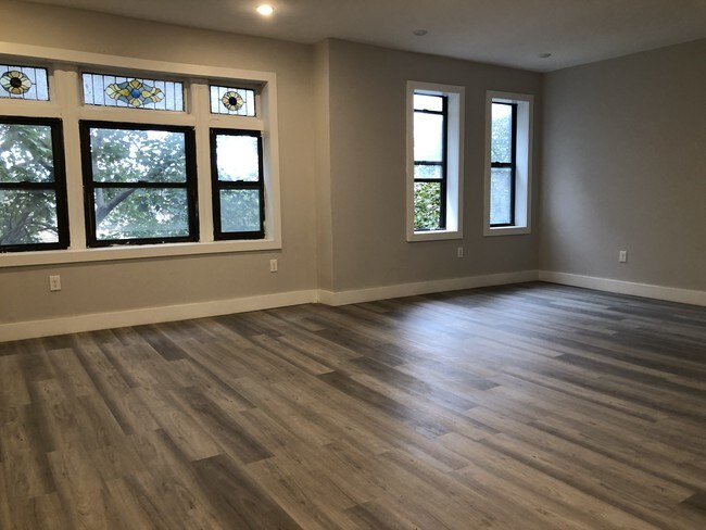 Building Photo - 47 Duncan Ave