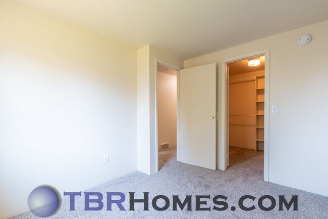 Building Photo - 9530 Pierce St