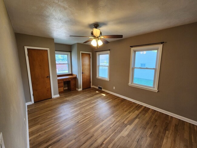 Building Photo - Great 3 Bedroom House