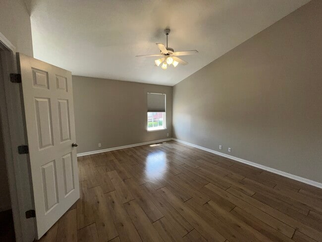 Building Photo - 122 Wolverine Ct