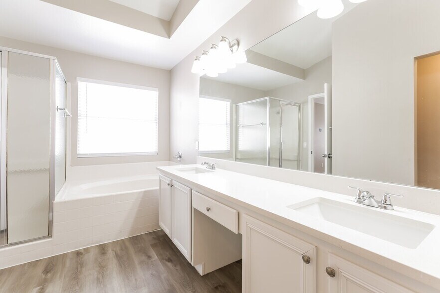 Building Photo - 5813 Grand Heritage St