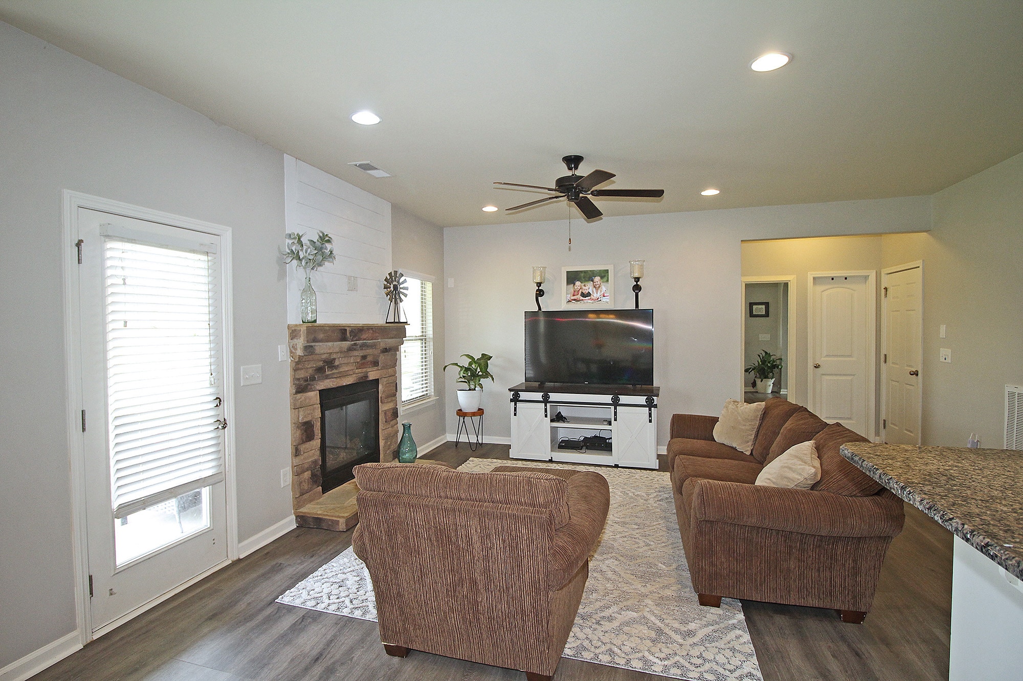 living room - 5305 Ripken Rd