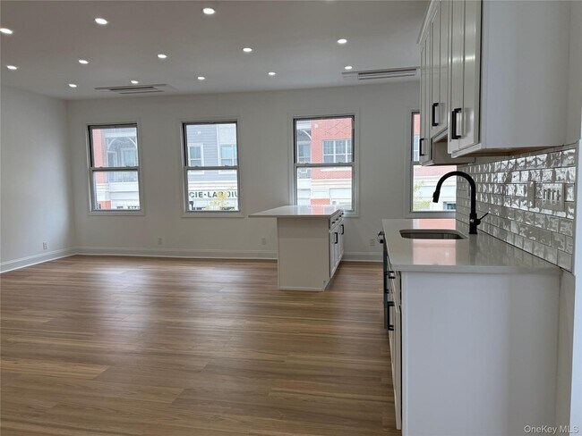 Building Photo - 297 Halstead Ave