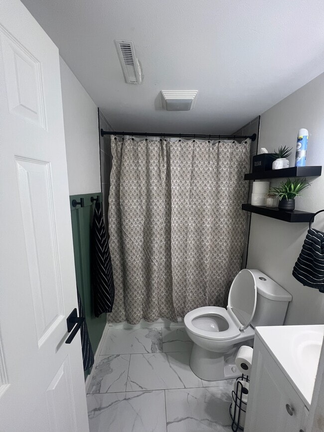 Building Photo - 1156 McKinley Ave