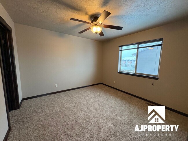 Building Photo - 9402 W Broek Dr