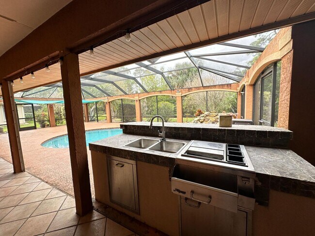 Building Photo - Tranquil Lakefront Living in the Heart of ...