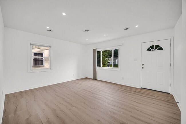 Building Photo - 7610 Alexander Ave