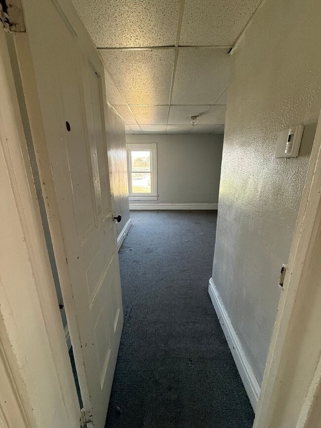 Building Photo - 1001- Up &amp; Down