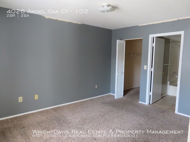 Building Photo - 2/2 Condo in North Oaks with Pool