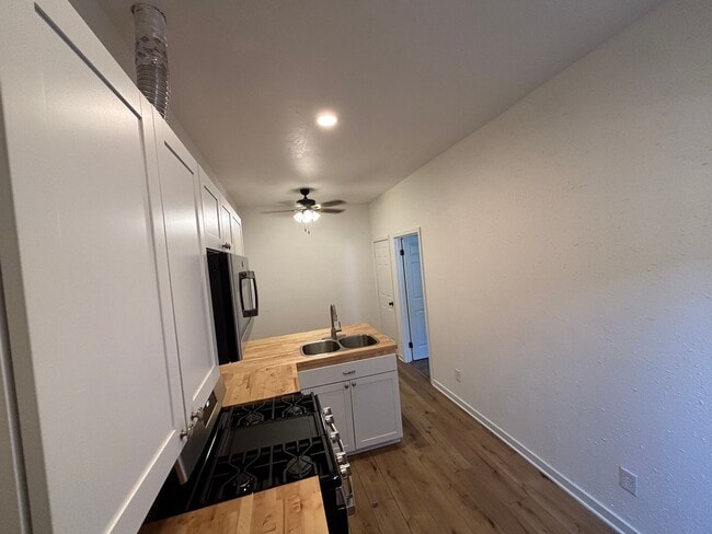 Building Photo - 13141 High Crest Rd