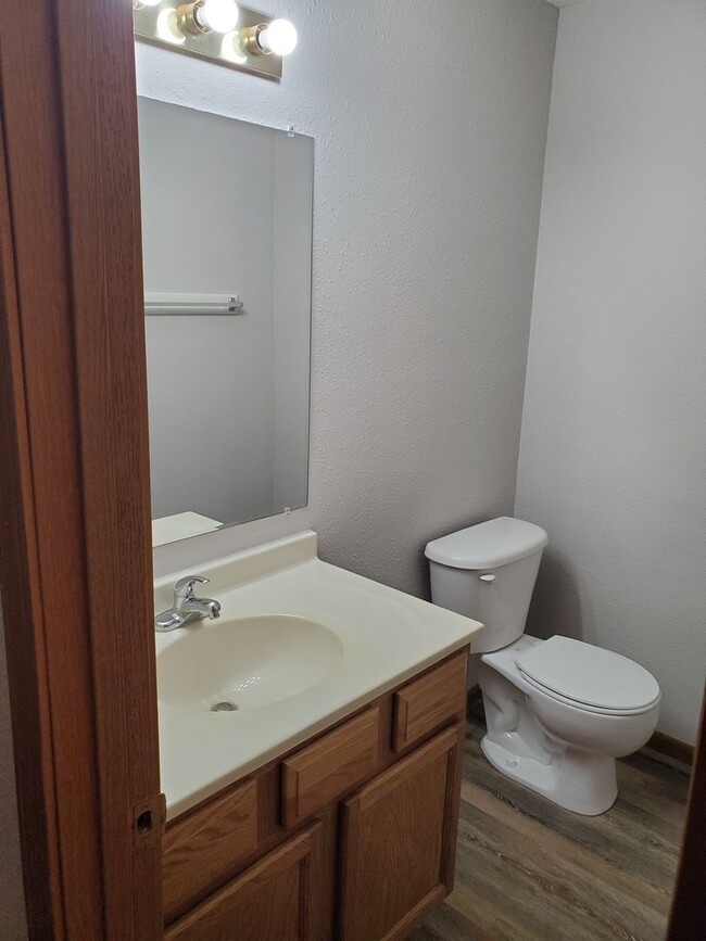 Building Photo - Beautiful home near Lake Sherwood. Washbur...