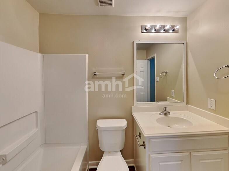 Building Photo - 28926 Village Creek Loop