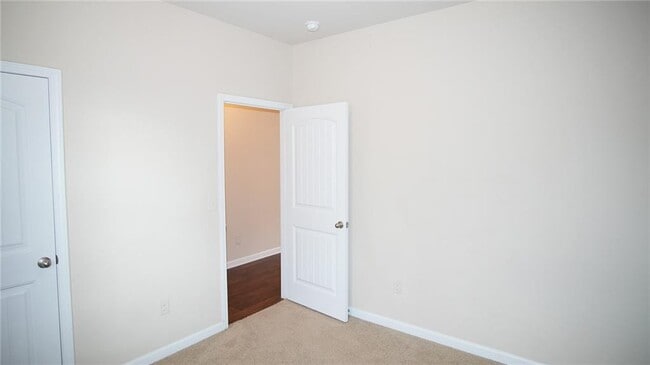 Building Photo - 813 Blue Hill Ln