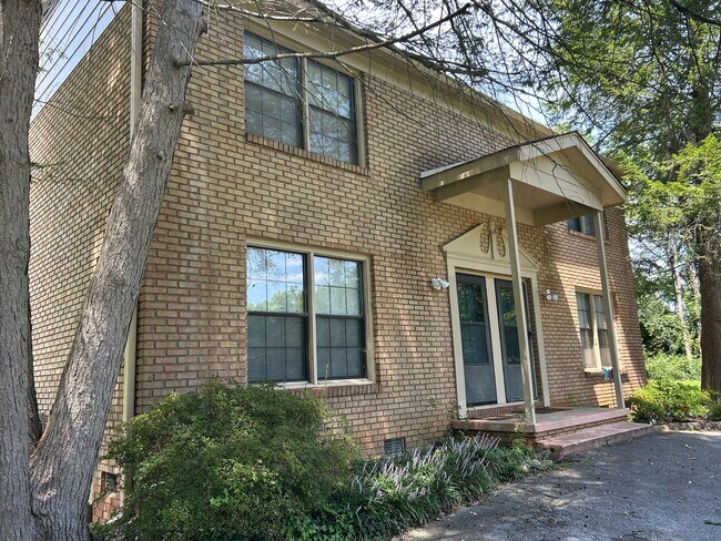 Building Photo - 801 Sky Blue Dr