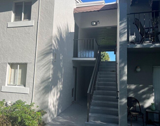 Building Photo - 1141 Lake Victoria Dr