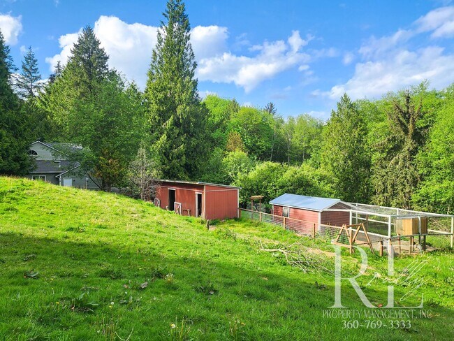 Building Photo - Forest-Edged Retreat with Pasture Access –...