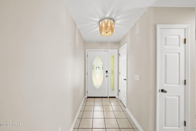 Building Photo - 615 Poinsettia Ct