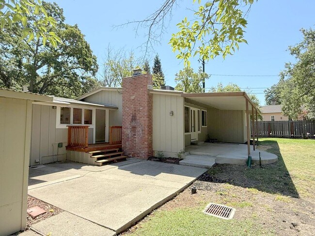Building Photo - Sprawling Westside Walnut Creek Ranch Home...