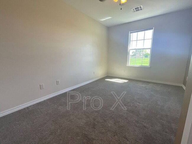 Building Photo - 606 Easton Dr