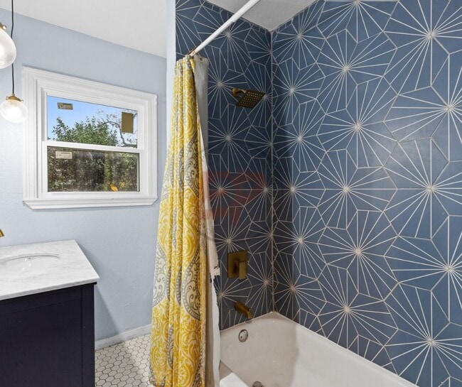 Building Photo - 828 N 43rd St