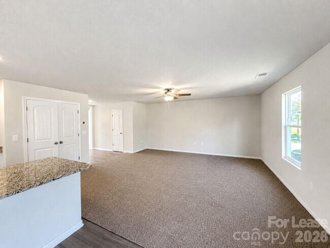 Building Photo - 3003 Cres Lk Ln