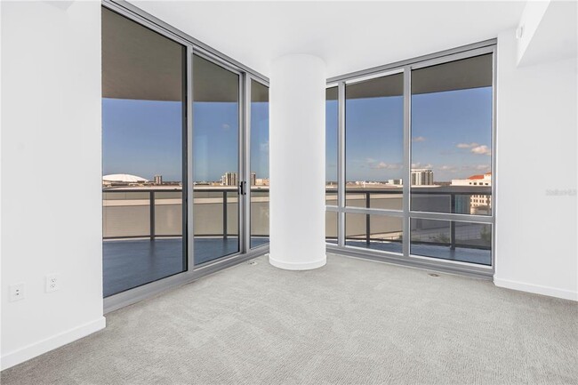 Building Photo - 400 Central Ave