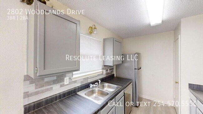 Building Photo - 2802 Woodlands Dr