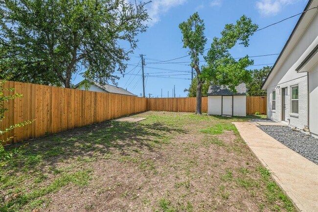 Building Photo - 1606 Normeadows Cir