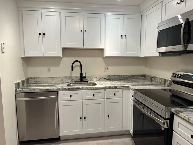 Building Photo - 324 Washington St