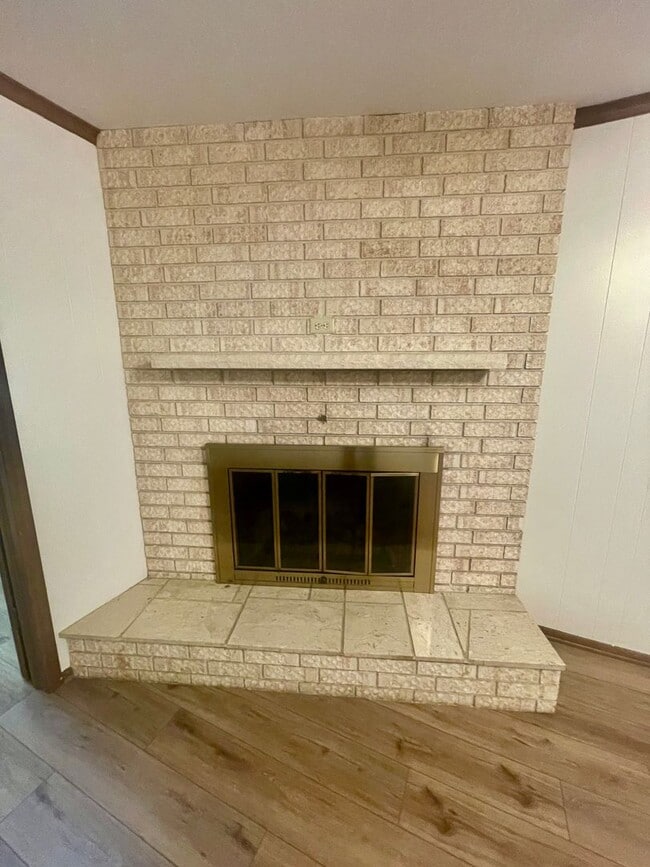 Building Photo - 3269 N Weller Ave