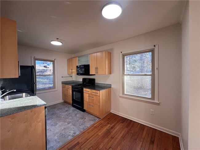 Building Photo - 921 E Rodgers Dr