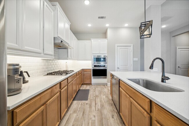 Building Photo - 11718 Lost Maples Springs Dr