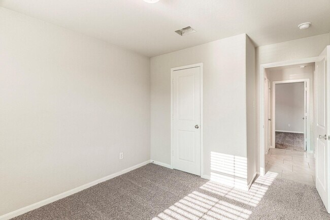 Building Photo - 7558 Highland Chase Dr