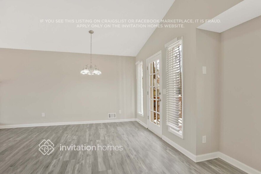 Building Photo - 725 Pepperwood Ln