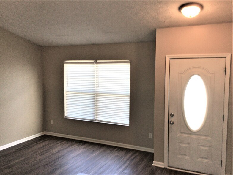 Building Photo - 221 Choctaw Cir