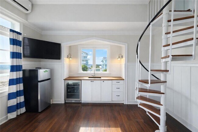 Building Photo - 24 Houston Ave