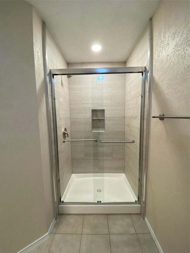 Building Photo - 1202 Thorpe Ln