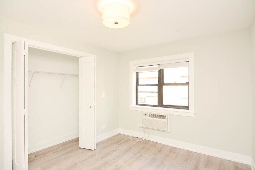 Building Photo - 448 W Barry Ave
