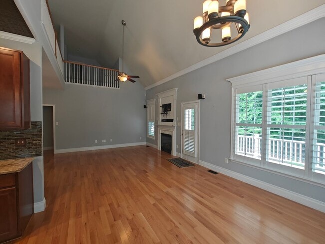 Building Photo - 4 bedroom home with a garage on cull de sa...