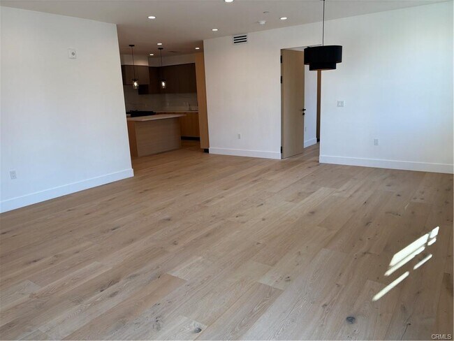 Building Photo - 10352 Riverside Dr