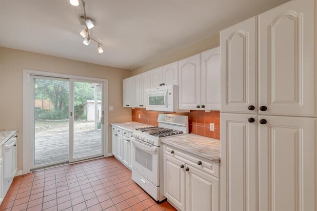 Building Photo - 1404 Juliet St